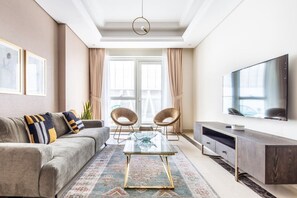 Superior Apartment, 4 Bedrooms | Living area