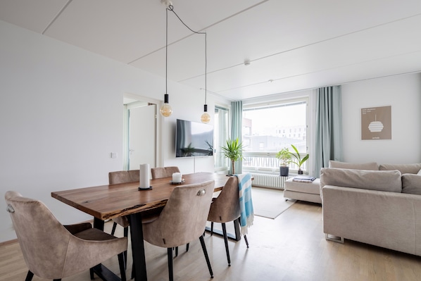 Apartment, 2 Bedrooms | In-room dining