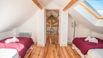 2 bedrooms, iron/ironing board, travel cot, free WiFi