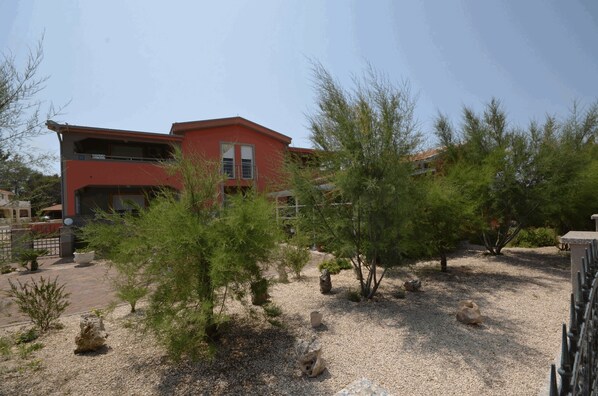 Exterior - Apartments Komljen (Vir)