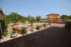 BBQ/picnic Area - Apartments Komljen (Vir)