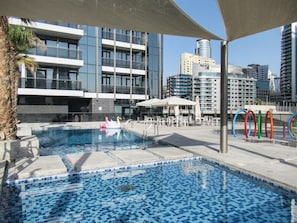 Outdoor pool - Frank Porter Sparkle Tower (Dubai)