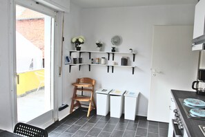 Fridge, oven, stovetop, coffee/tea maker - Pixie Home (Hanau)