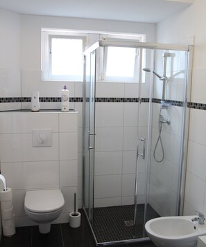 Shower, hair dryer, towels, soap - Pixie Home (Hanau)