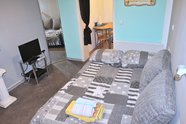 Apartment, 1 Bedroom | 1 bedroom, desk, laptop workspace, free WiFi - Mixie Home (Hanau)