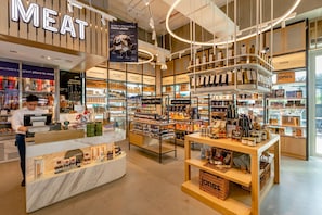 Daily full breakfast (AED 100 per person)