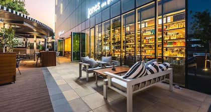 Radisson Red Dubai Silicon Oasis