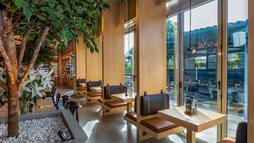 Colazione completa, servita tutte le mattine (100 AED a persona)