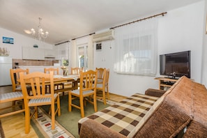 Apartment, 3 Bedrooms A1 | Living area | Flat-screen TV - Apartment Vinceljak (Vir)