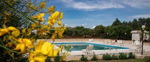 Seasonal outdoor pool, pool umbrellas, pool loungers - Relais d'Itria (Grottaglie)