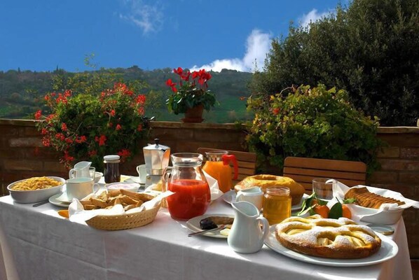 Free daily buffet breakfast - Relais d'Itria (Grottaglie)