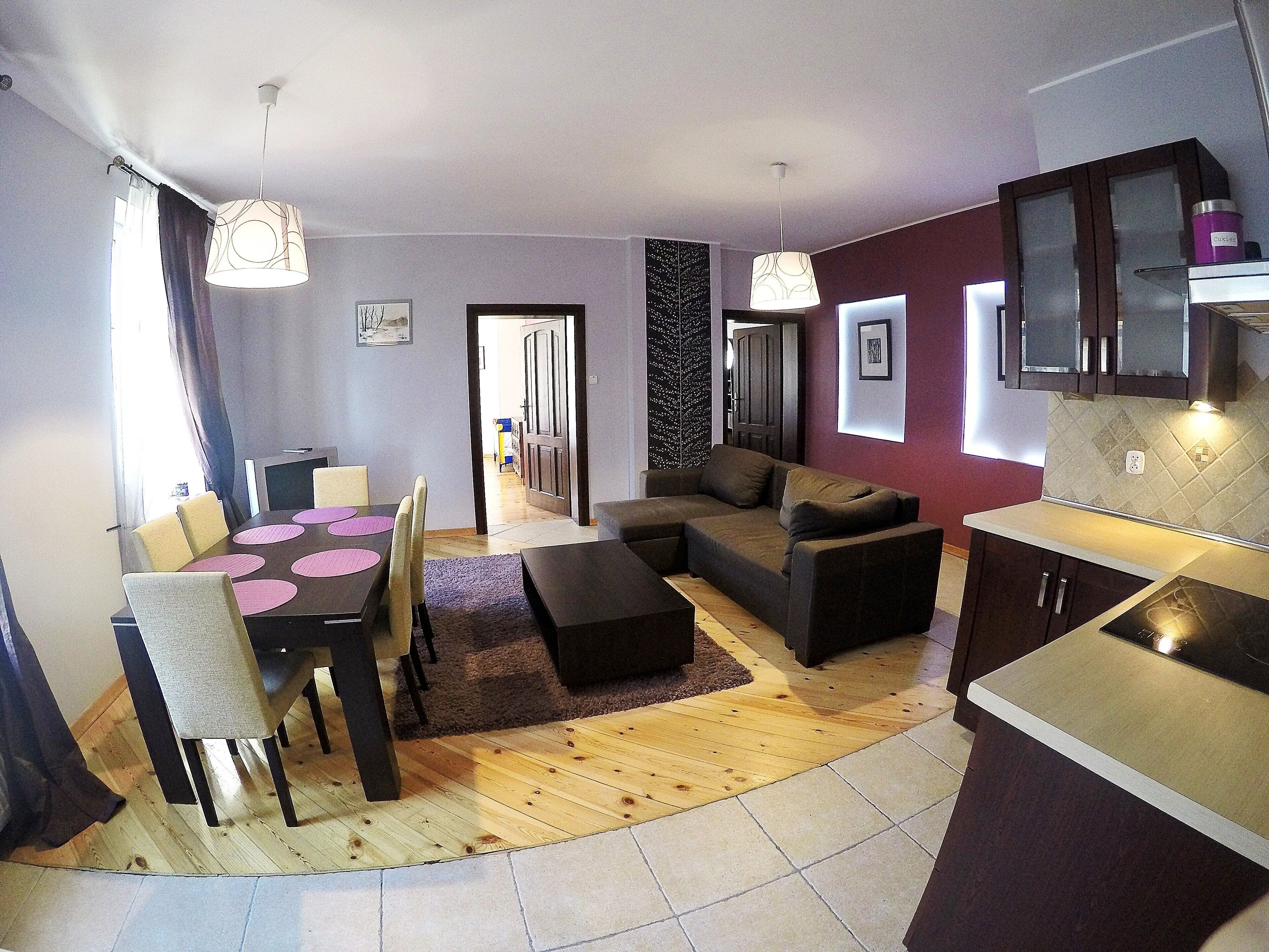 2 habitaciones, tabla de planchar con plancha, cunas y wifi gratis 