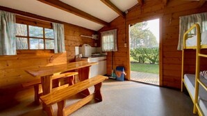 Grand Cabin (Grote Trekkershut) | Living area | Toys - Verblijfpark Tulderheyde (Ravels)