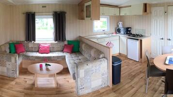 Mobile Home (Stacaravan) | Living area | Toys