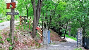 Property entrance - La Rana e la Salamandra House (Loazzolo)