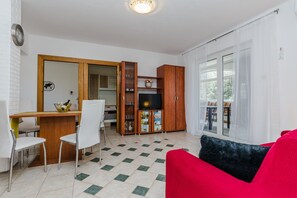 Apartment, 2 Bedrooms A1 | Wohnbereich
