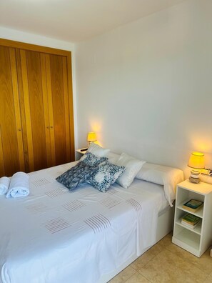 2 bedrooms, desk, soundproofing, iron/ironing board