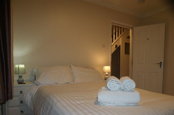 Individually decorated, individually furnished, desk, iron/ironing board - Angeldale (Portsmouth)