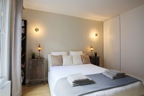 1 bedroom, iron/ironing board, WiFi, bed sheets - PARIS Center Saint-Lazare & Opéra Garnier Area - Mid-term /Long-term Stay Rental (Paris)