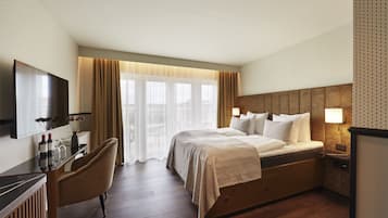 Hypo-allergenic bedding, down comforters, pillowtop beds, minibar