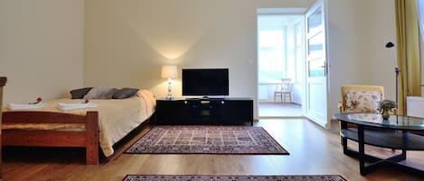 Studio Suite | Living room