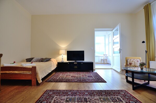 Studio Suite | Living room