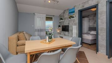 Apartment, 2 Bedrooms (A2) | In-room dining