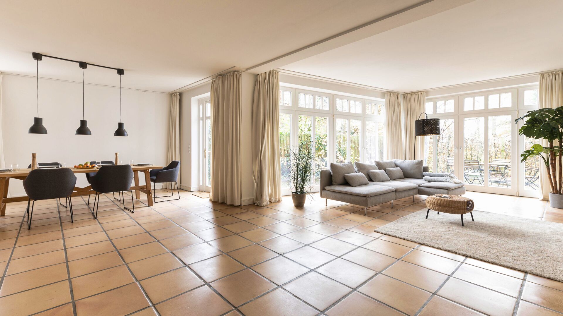 Grand Penthouse, 1 Bedroom, Fireplace, Garden View | Living area | Smart TV