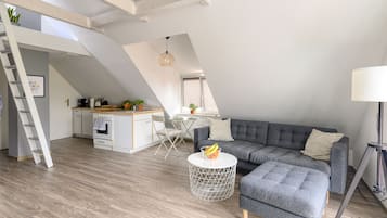 Apartment, Balcony | Living area | Smart TV