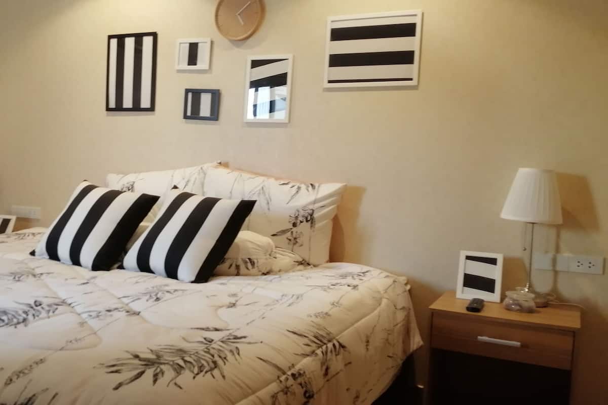 Suite estudio City, 1 cama doble | Ropa de cama de alta calidad y edredones de plumas