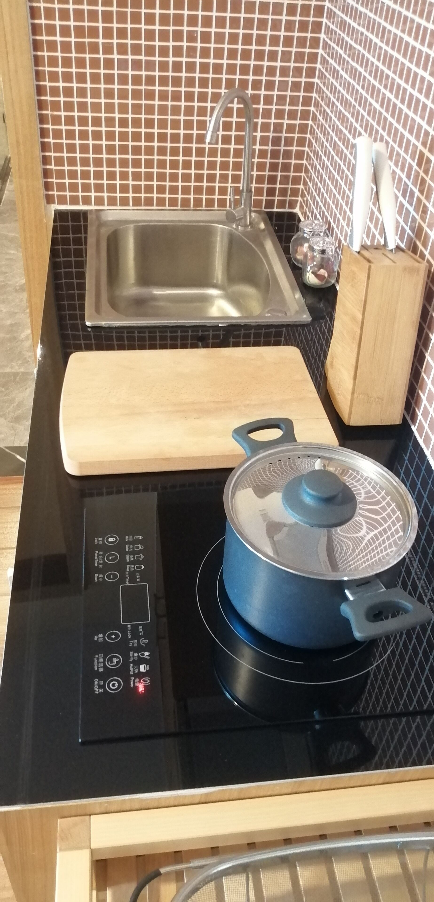 大型雪櫃/冰箱、廚房用具/餐具/器皿、清潔用品