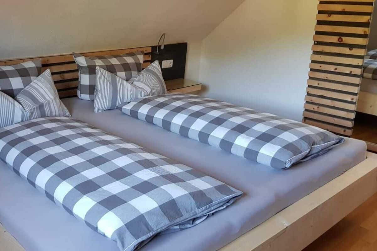 2 bedrooms, hypo-allergenic bedding, down duvets, individually decorated