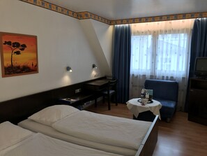 1 bedroom, travel cot, free WiFi, bed sheets