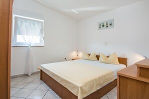 Classic Apartment, 2 Bedrooms (A1 tip 4) | Free WiFi, bed sheets
