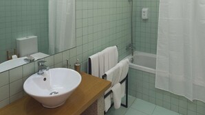 Unclassified image, 5 of 9, button - Two-Bedroom Apartment (Porto)