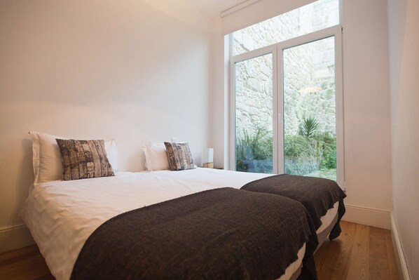 2 slaapkamers, een strijkplank/strijkijzer, wifi, beddengoed