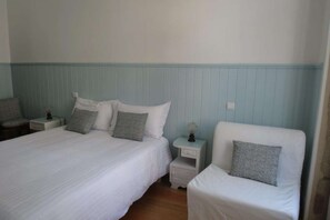 1 slaapkamer, een strijkplank/strijkijzer, wifi, beddengoed