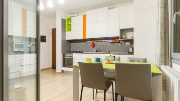 Microonde, forno, piano cottura, lavastoviglie