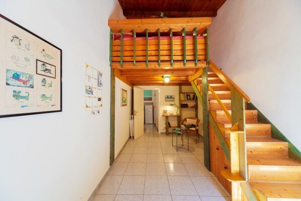 Interior - Bright 40sqm apartment with terrace that can accommodate up to 4 people. Located on the second floor, without lift, of a typical old Syracusan building, the apartment is located in the heart of Ortigia, a few steps away from San Pietro Apostolo Church an (Siracusa)