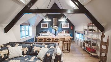 Barn, 1 Bedroom | Living room | Smart TV