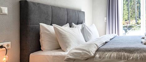 Check-in/check-out kiosk