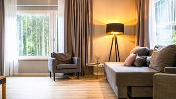 Apartment, 2 Bedrooms | Living room | Flat-screen TV