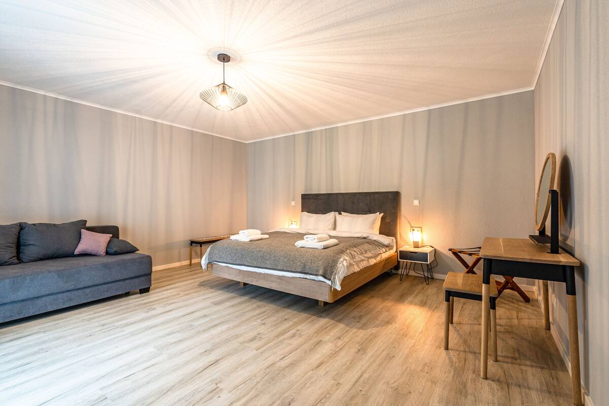 Presidential-Apartment, 2 Schlafzimmer | Allergikerbettwaren, Bügeleisen/Bügelbrett, kostenloses WLAN, Bettwäsche
