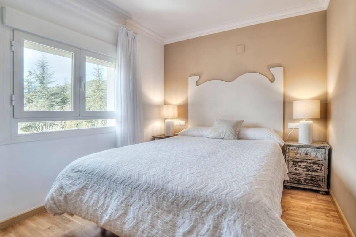 1 bedroom, down duvets, individually decorated, individually furnished