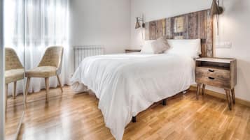 Double Room | Down comforters, individually decorated, individually furnished, desk