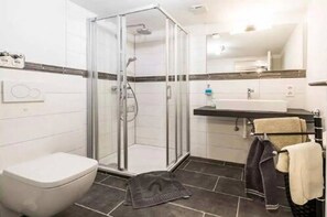 Studio | Bathroom
