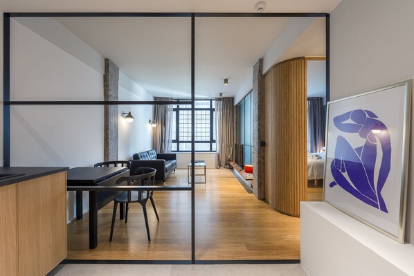 Superior-huoneisto, 1 makuuhuone, kaupunkinäköala (B2) | Oleskelualue | Älytelevisio, Netflix, Hulu, suoratoistopalvelut