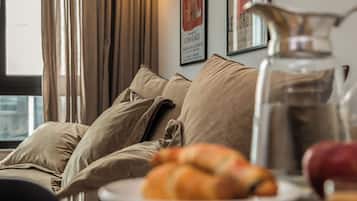 1 Bedroom Superior Apartment with City View | Área de estar | Smart TV 49 polegadas com canais digitais, TV, Netflix