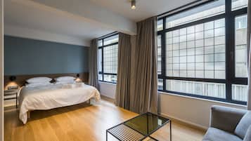 Superior Studio, 1 King Bed, City View | Premium bedding, down duvets, pillow-top beds, blackout curtains