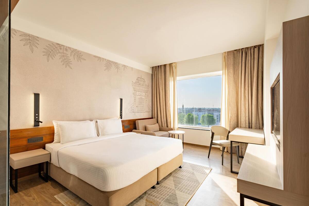 Standardværelse | Individuelt design, skrivebord, sengetøj